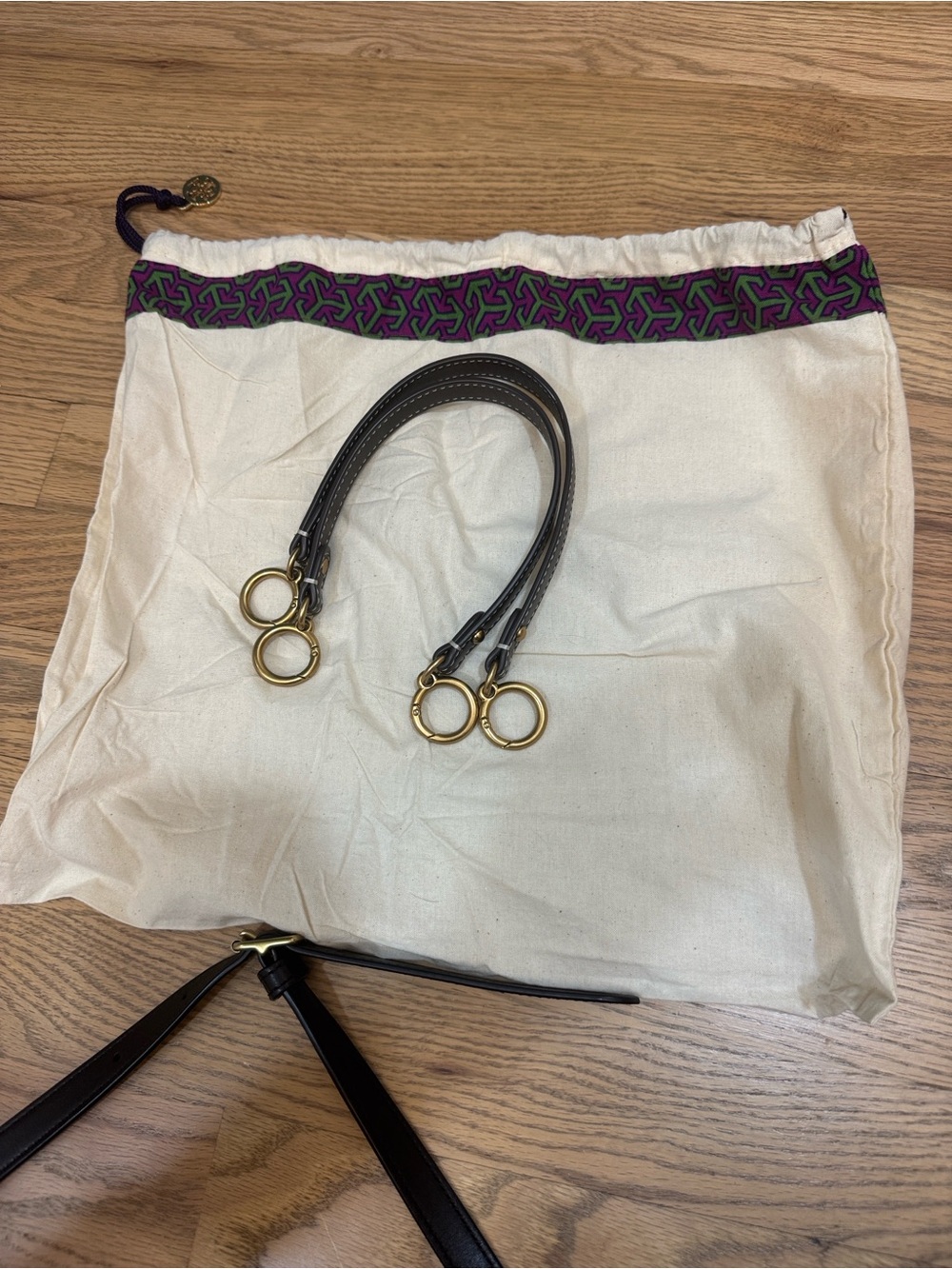 Tory Burch Black Leather crescent Shoulder Bag or crossbody with Gold Hardware - Picture 9 of 14